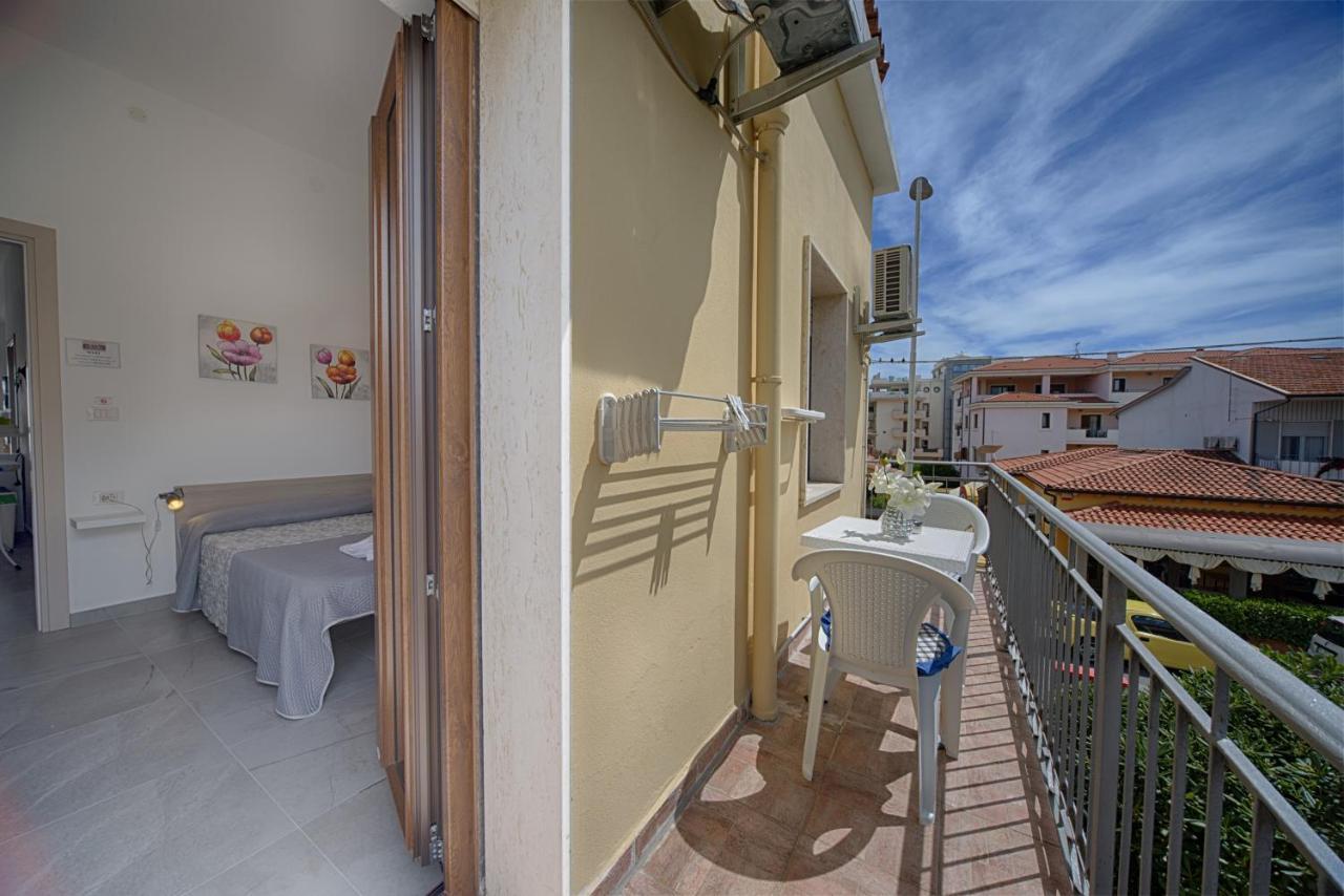 Casa Lucia Hotel Olbia Buitenkant foto